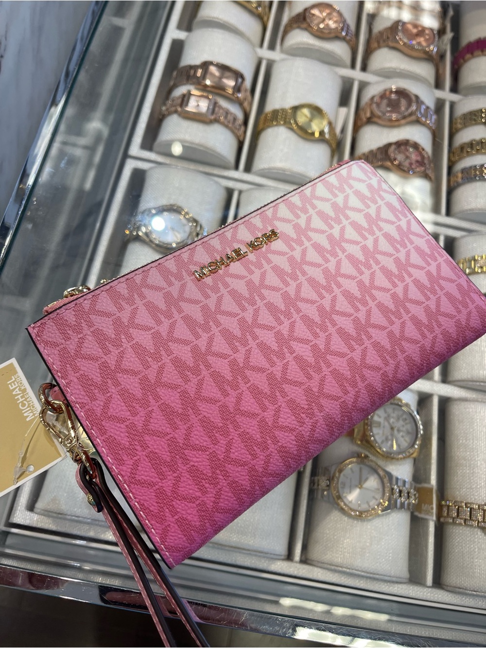 MICHAEL KORS JST Lg Double Zip Ombré Signature Logo Wristlet Phone
Carnation
NWT - Picture 5 of 16